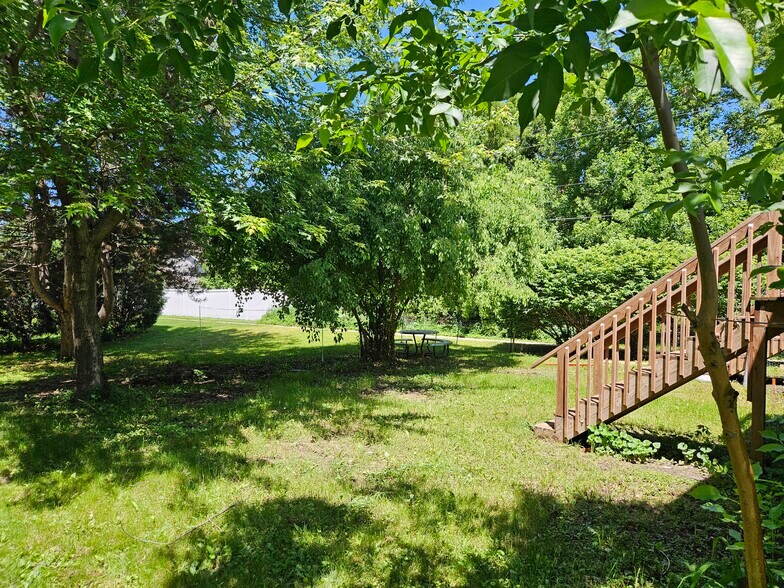 Building Photo - 2342 S Ridge Rd