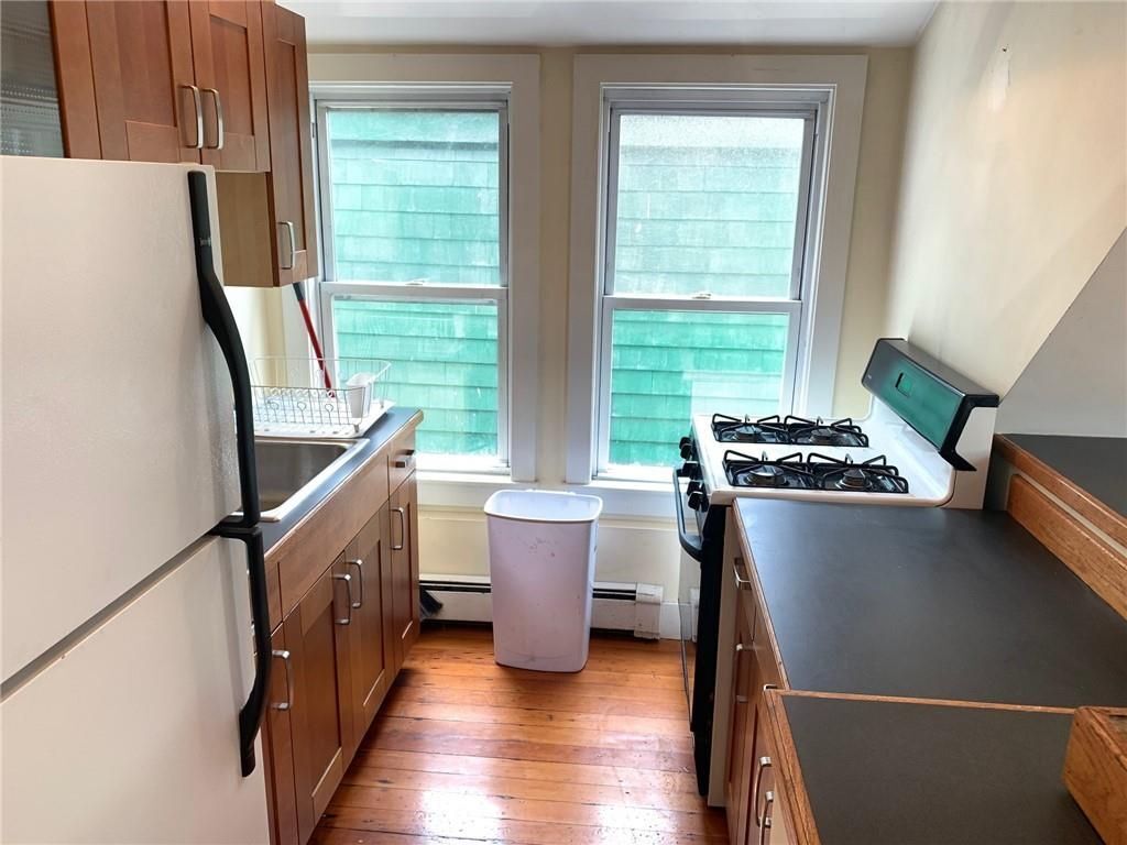 Building Photo - 27 Young St