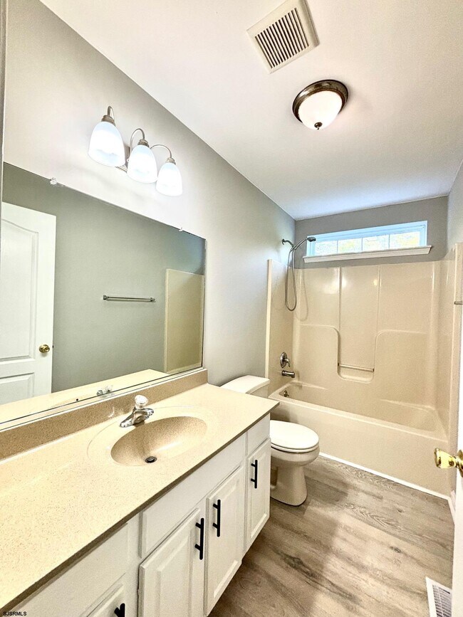 Building Photo - 27 Oyster Bay