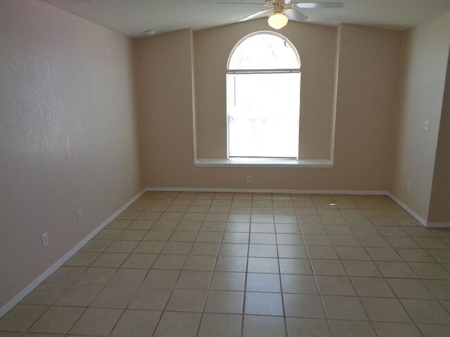 Building Photo - Adorable Single Level Eastside Home With E...