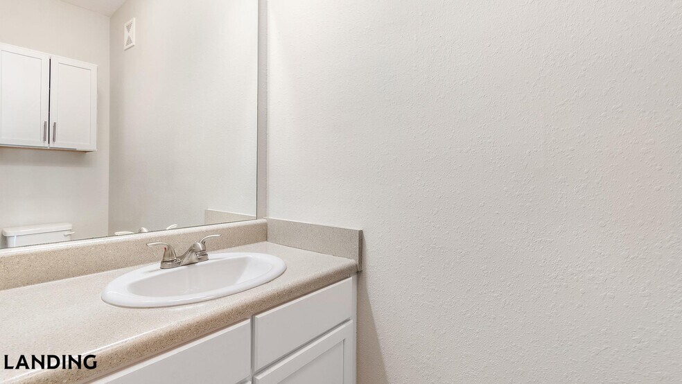 Building Photo - 215 Hunters Lk Wy