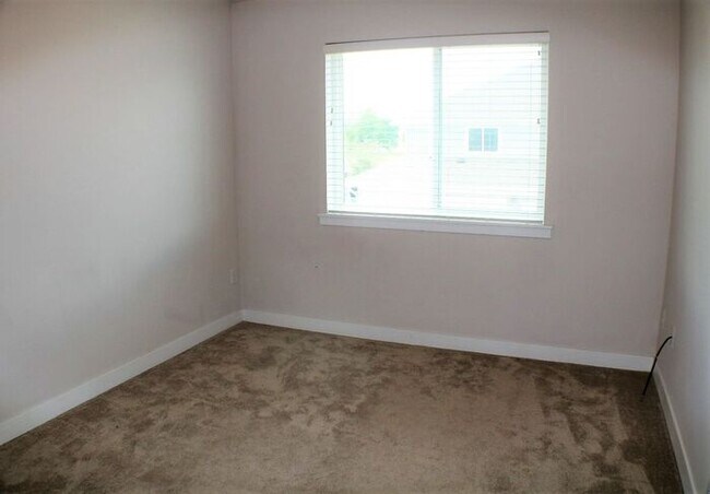 Building Photo - $2,000 | 3 Bedroom, 3 Bathroom TOWN HOME | PET Friendly* | Sublease* | Available for August 1st, ...