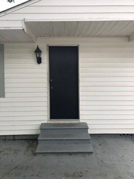 Building Photo - 1615 Goodyear Ave