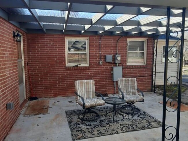 Building Photo - Charming 3 Bed, 1 Bath Brick Home – $1550/...