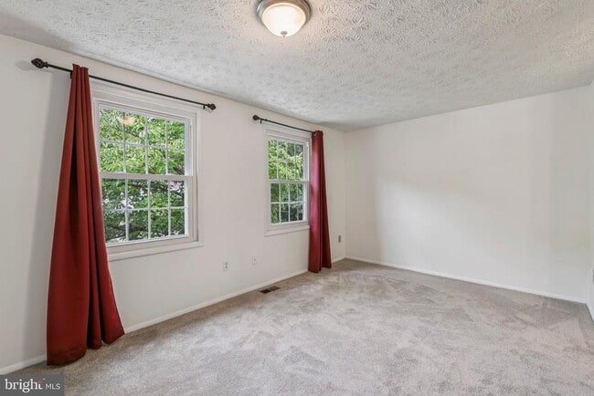 Building Photo - 8277 Crestmont Cir
