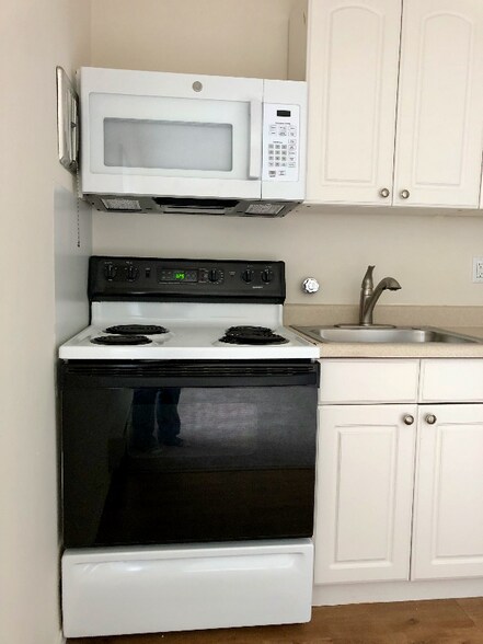 Building Photo - 3604 NE 73rd Pl