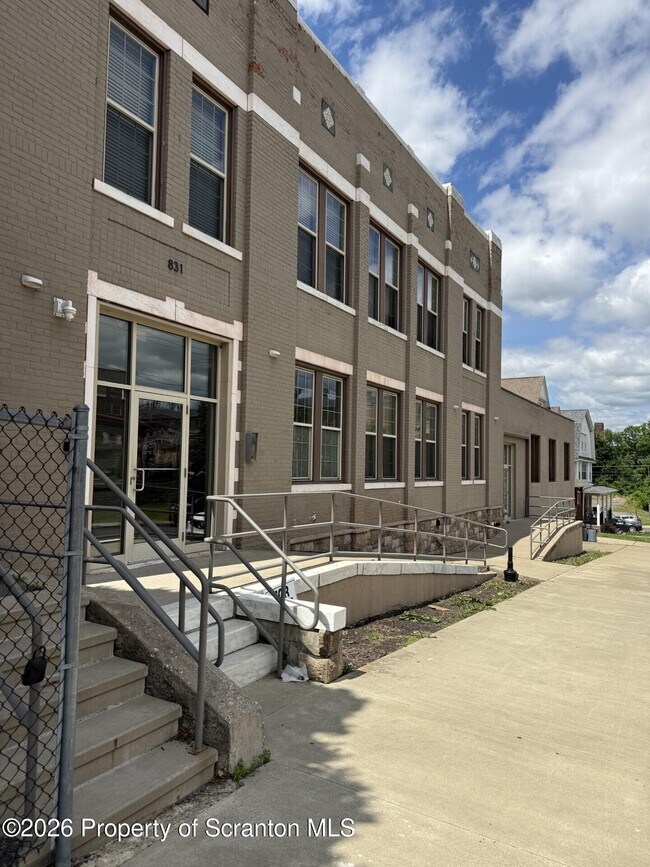 Building Photo - 831-831 Adams Ave