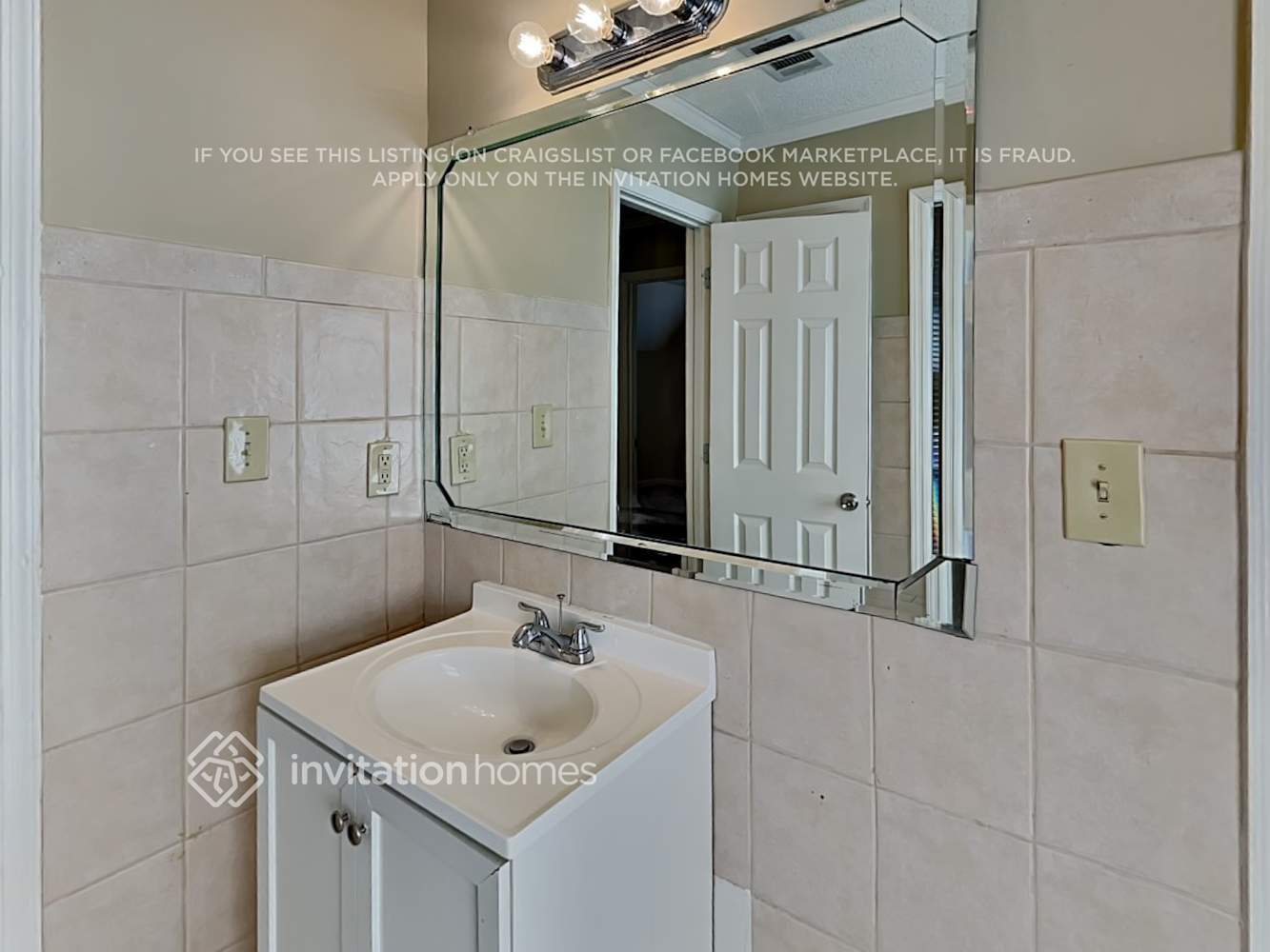 Building Photo - 6297 Queens Ct