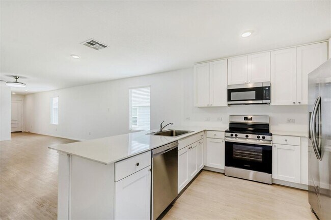 Building Photo - 206 Kings Row Ln