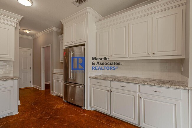 Building Photo - 3 Bed/2 Bath Home in Providence