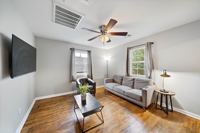 Building Photo - 6923 Avenue F