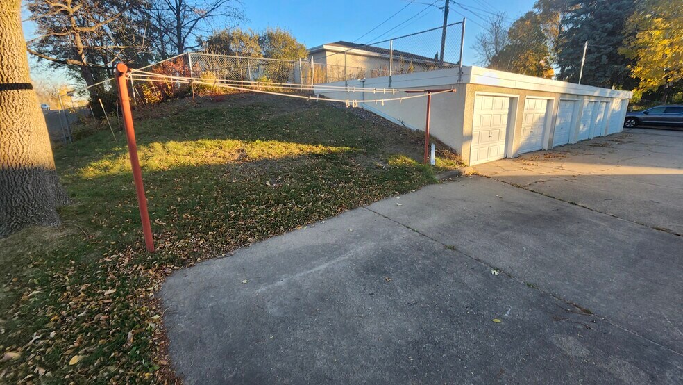 Building Photo - 7224 33rd Ave N