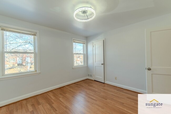 Building Photo - 751 Yale Ave