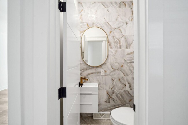 Building Photo - Tastefully Renovated Downtown Charleston Home