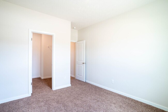 Building Photo - BRAND NEW 3 BEDROOM HOME - Mount Vernon, MO