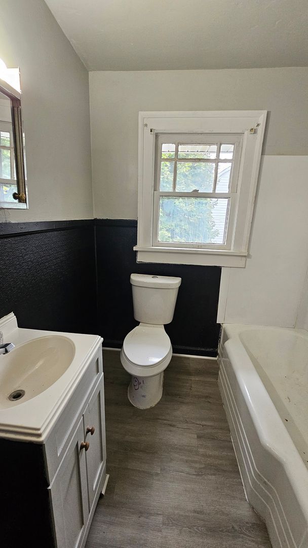 Building Photo - 52-56-56 Rowland Ave