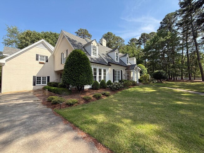 Building Photo - **OFFERING REFUNDABLE APPLICATION FEES & $250 MOVE IN PROMOTION** Incredible 5BD, 4.5BA House in ...