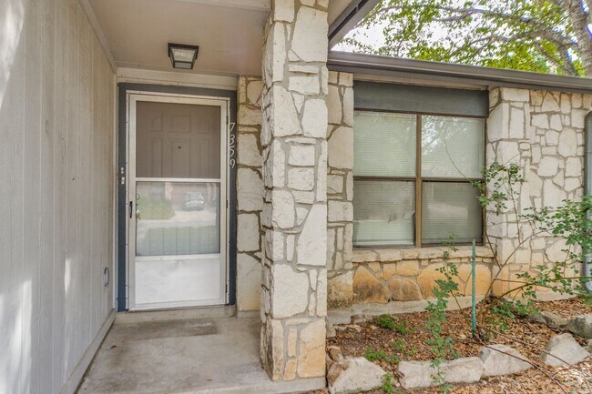 Building Photo - 3-BEDROOM IN HUNTERS CHASE, NORTHSIDE ISD
