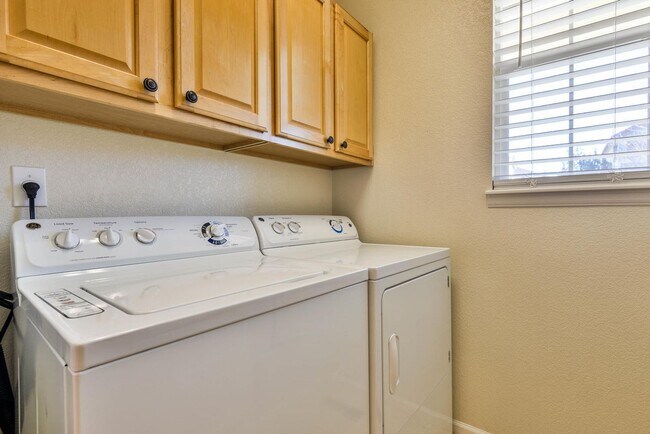 Building Photo - 2 Bedroom 2 Bath home in Observatory Village