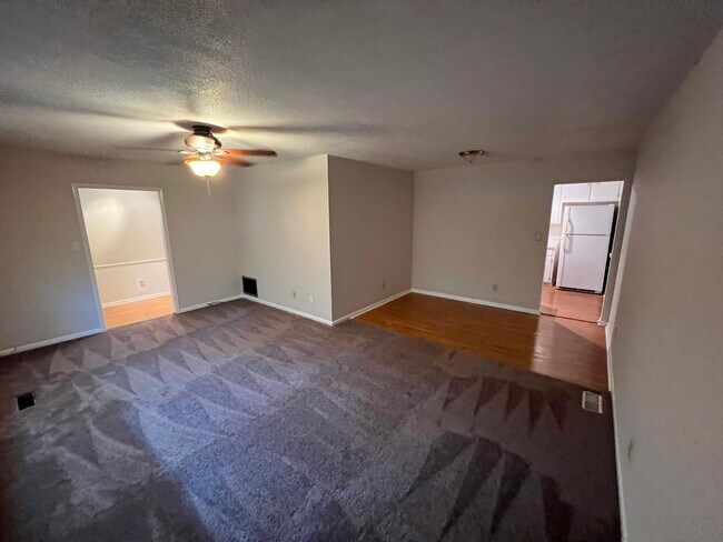 Building Photo - 1910 Rhonda Dr