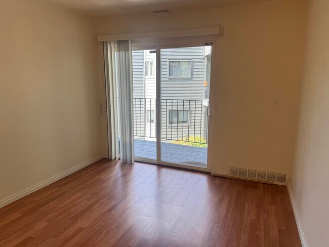 Building Photo - 480 North Wall Street-C101