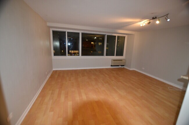 Building Photo - 211 E Ohio St