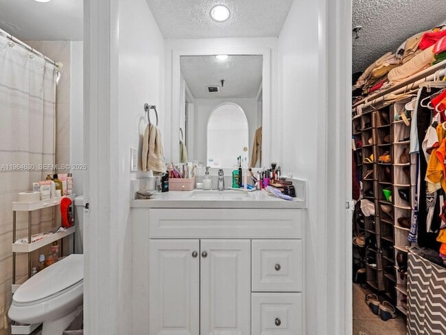 Building Photo - 10641 SW 108th Ave