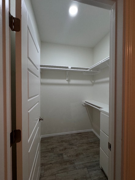 Building Photo - 2214 E Valley Cir