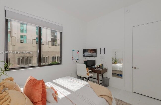 Building Photo - 301 Altara Ave