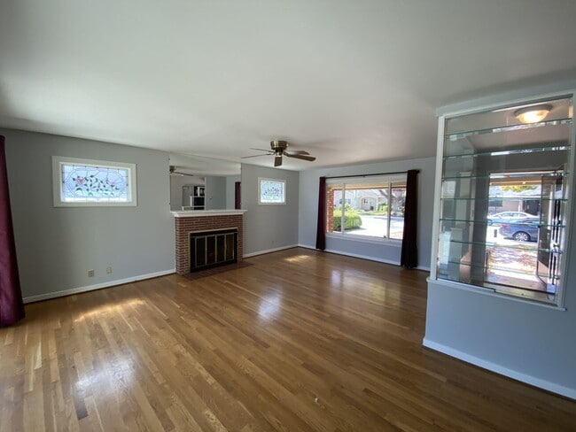 Building Photo - 112 Cypress Ave