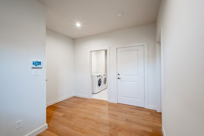 Building Photo - Perfect New Standalone 4 bed 4 bath Close to Greenville Ave & Henderson