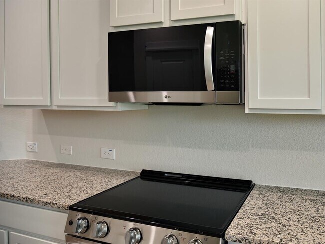 Building Photo - 358 Shoreview Dr