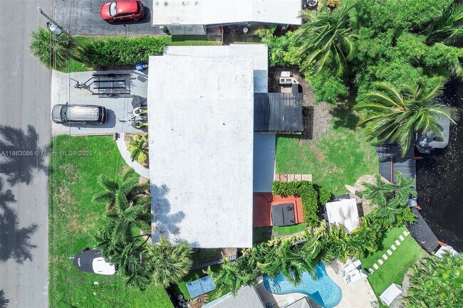 Building Photo - 2413 Nassau Ln