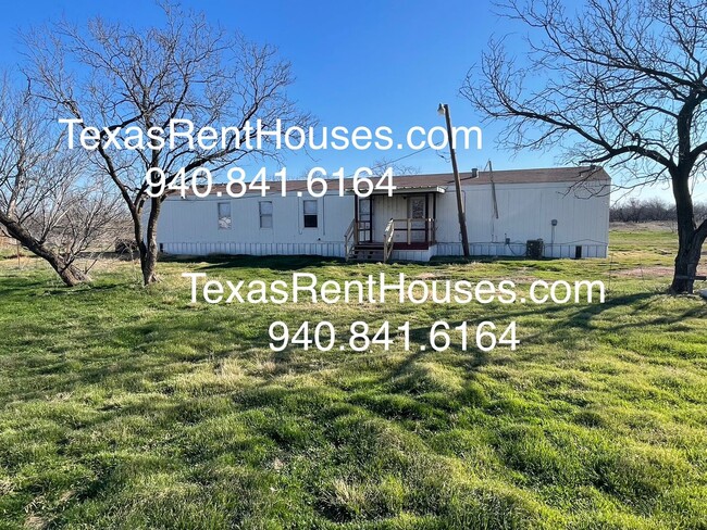 Building Photo - Country Living on 11 Acres near Iowa Park