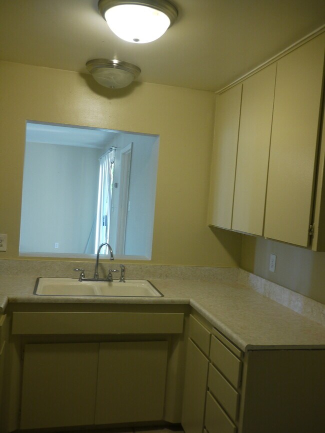 Building Photo - Fully Remodeled 4-Bedroom Home for Rent – Move-In Ready