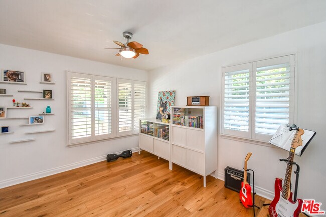 Building Photo - 5245 Ventura Canyon Ave