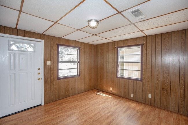 Building Photo - 1805 Oriole Dr