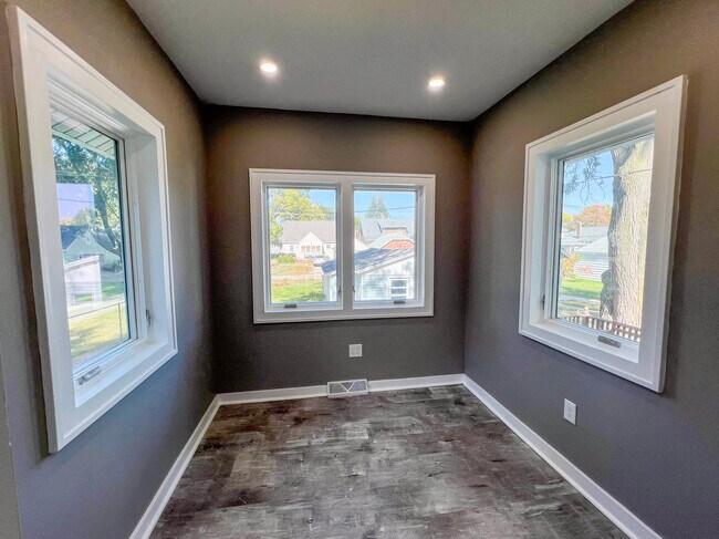 Office/Sun Room - 236 Arden St