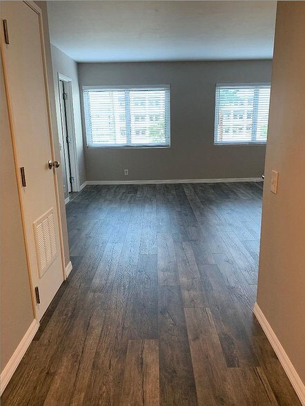 Building Photo - 525 E Seaside Way
