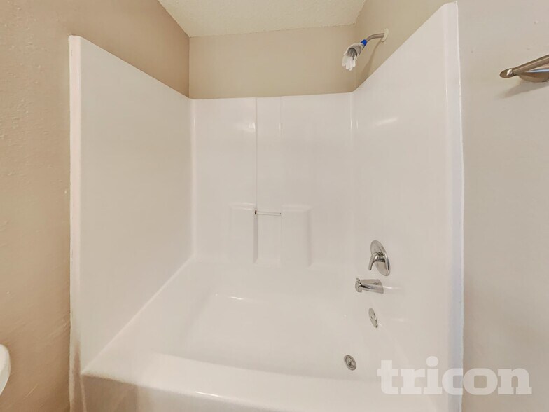 Building Photo - 644 Meadows Edge Ln