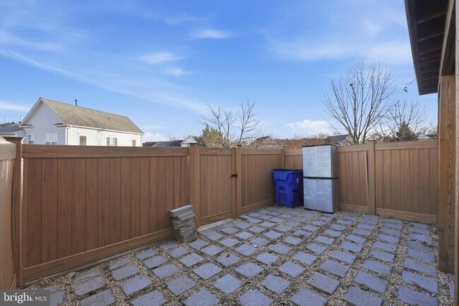 Building Photo - 554 Ellison Ct