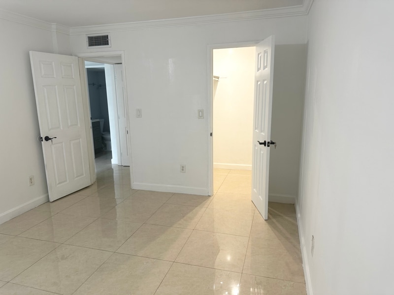 Building Photo - 8840 Fontainebleau Blvd