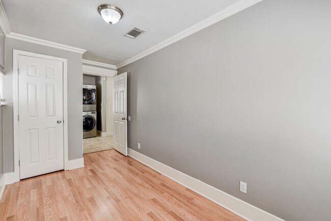 Building Photo - 3 Bed 2 Bath Fenced Home!