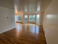 Building Photo - Newly Renovated Spacious Two-Bedroom Apart...