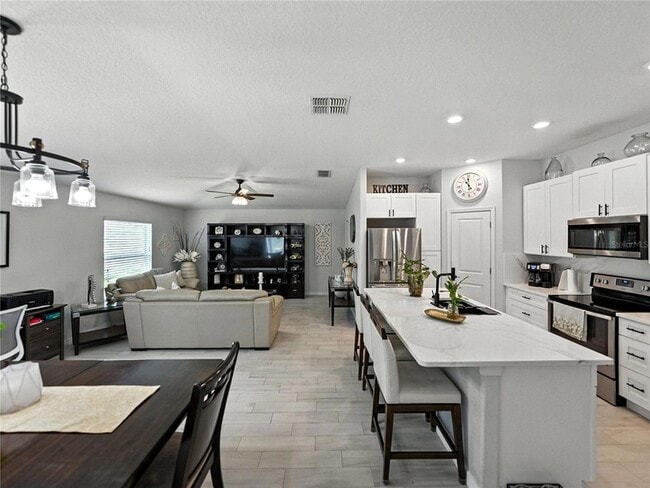 Building Photo - 149 Cascade Bend Dr