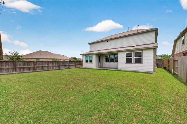 Building Photo - 17027 Bainham Forest Trl