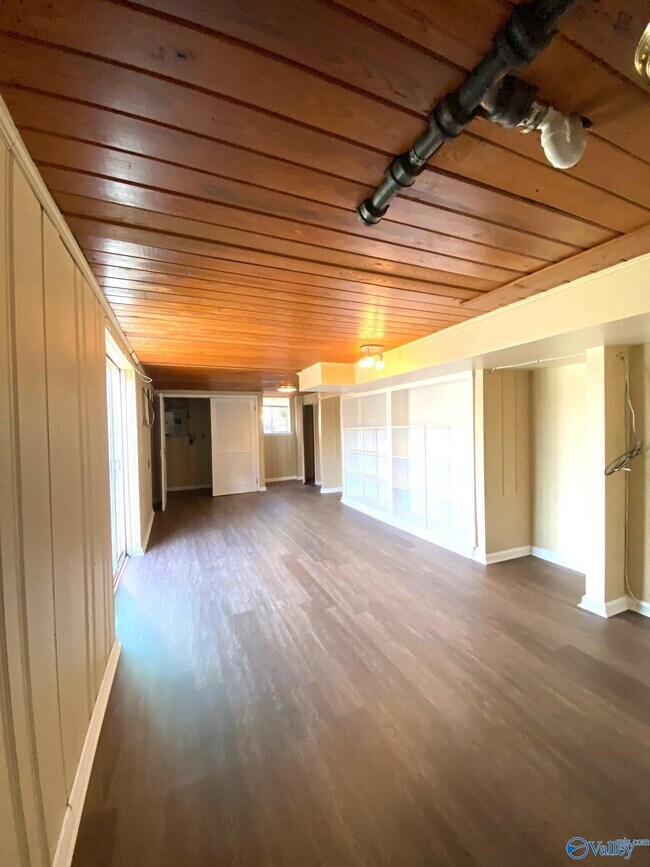 Building Photo - 6504 Whitesburg Dr