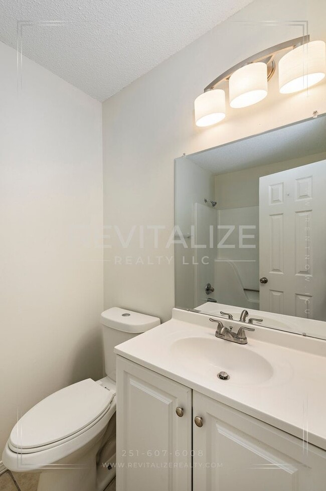 Building Photo - Sweet Cottage-esque 3-Bed 2-Bath in Daphne!