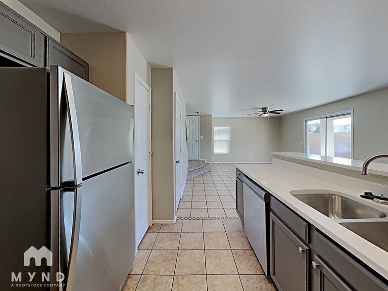 Building Photo - 12105 W Flores Dr