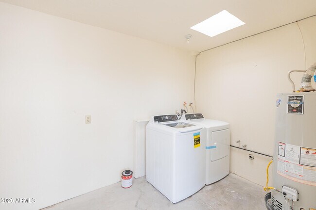 Building Photo - 1305 W Romo Jones St